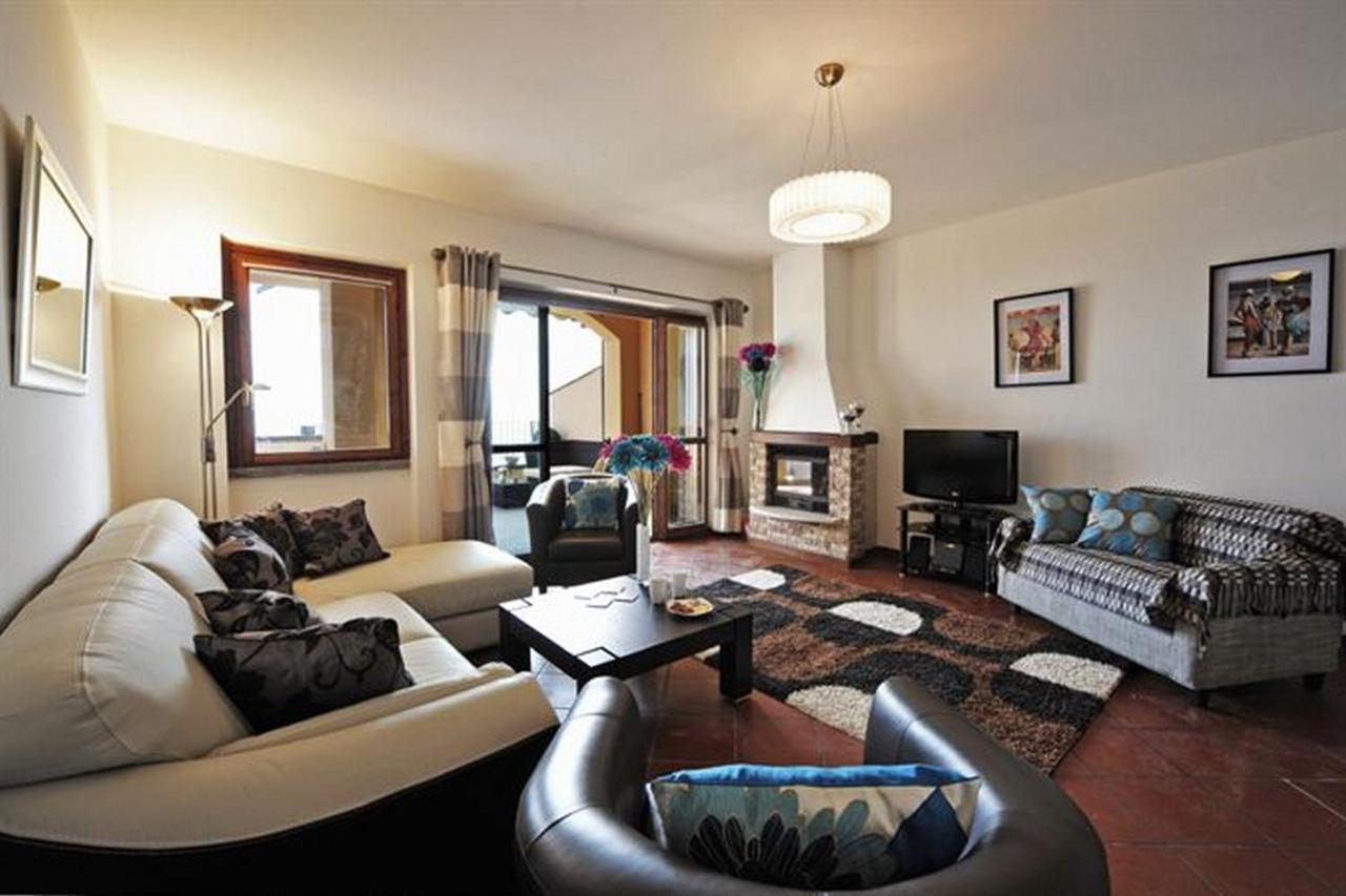 Bellavista Grande Apartment เมนาจโจ ภายนอก รูปภาพ